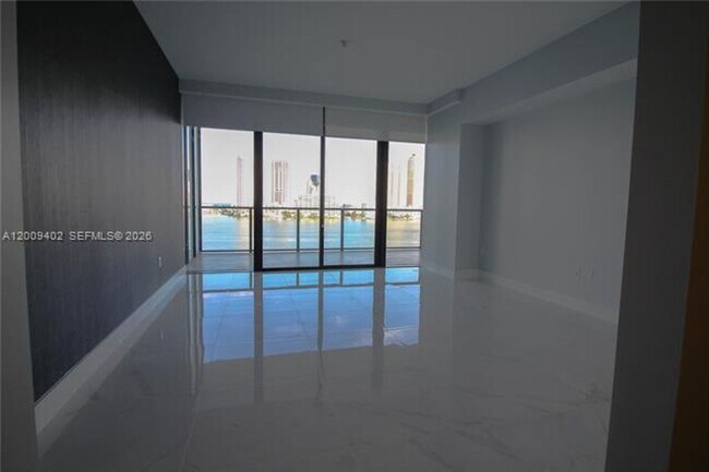 Building Photo - 5000 Island Estates Dr