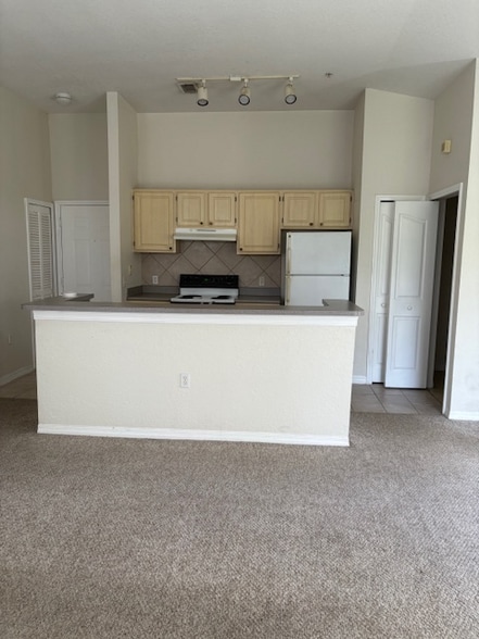 Building Photo - 1400 Lake Shadow Cir