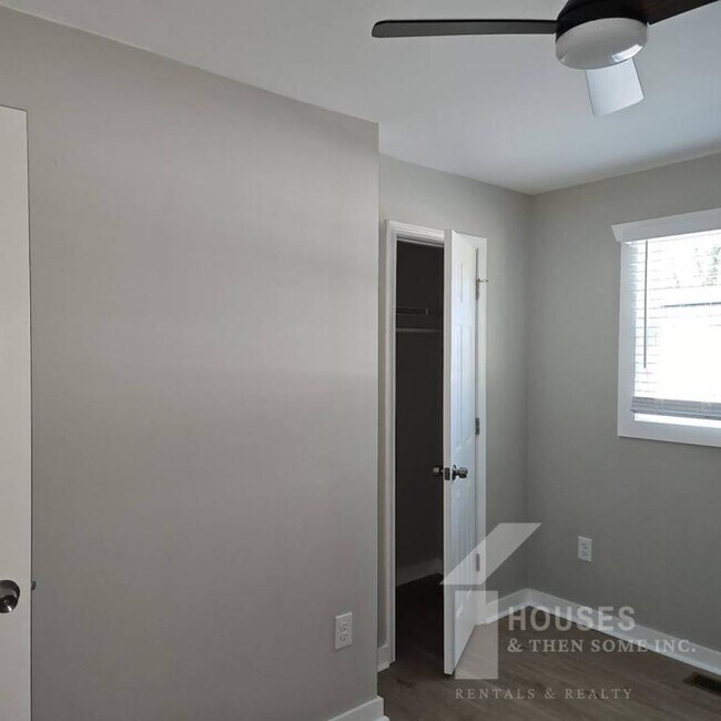 Building Photo - 511 Hampton Ave