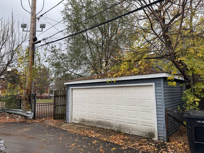 Building Photo - 3614 W McLean Ave