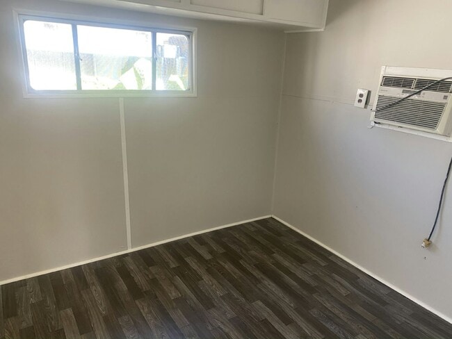 Building Photo - 4 Circle Dr