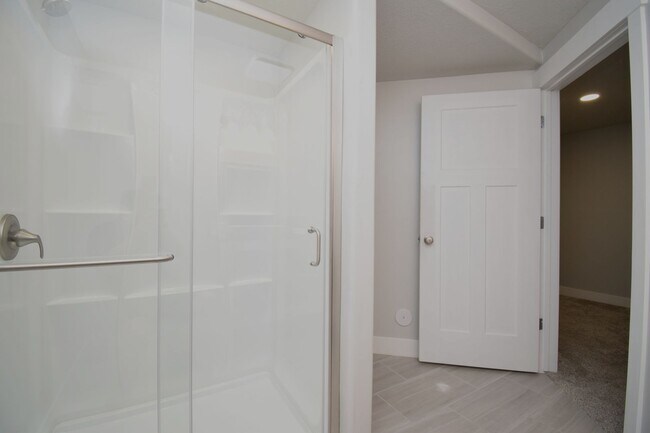 Building Photo - Quiet Family Friendly 4 Bed Home in Bluffdale!!