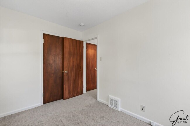 Building Photo - 20259 Oakfield Ave