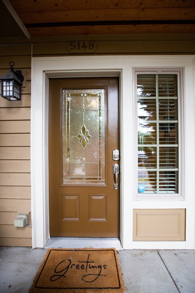 Building Photo - Gorgeous 3-Bed Capitol Hill Townhome with A/C, Garage & Partial Furnishings!- Available NOW FOR RENT