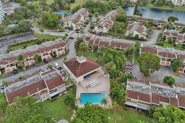 Building Photo - 6483 Racquet Club Dr
