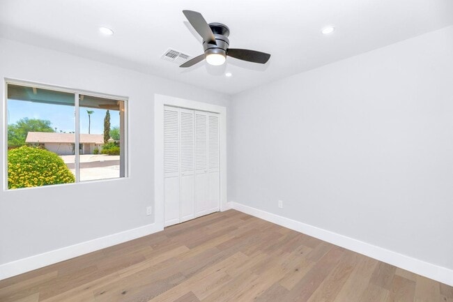 Building Photo - 7509 N Vía Del Elemental