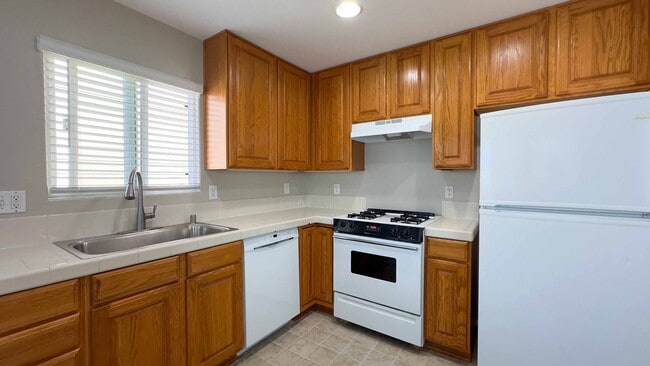 Building Photo - Spacious 1 Bdrm Guesthouse In the Heart Of Pacific Beach