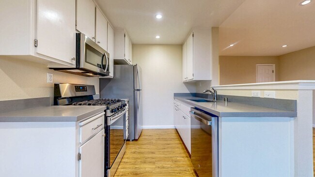 Building Photo - 1145 Edwards St