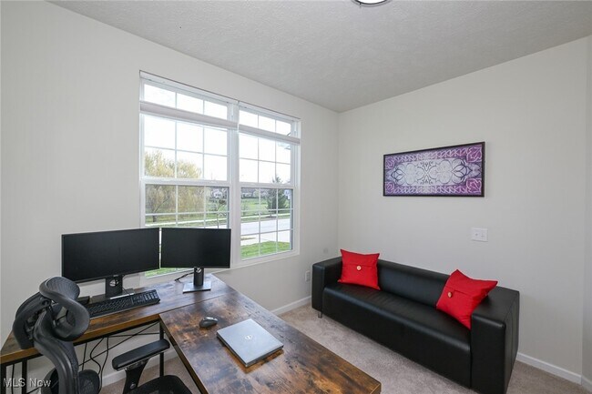 Building Photo - 4816 Lake View Dr