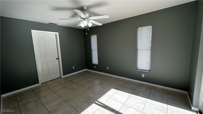 Building Photo - 2811 40th St SW