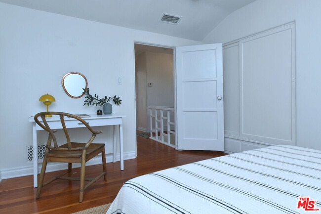 Building Photo - 14017 Valley Vista Blvd