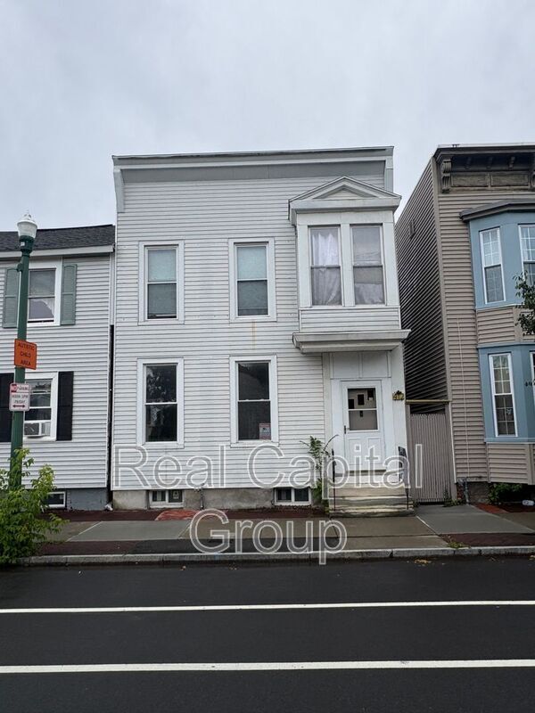 Building Photo - 412 2nd St