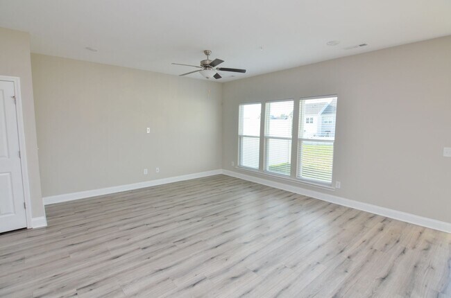 Building Photo - Stunner in Harvest Point