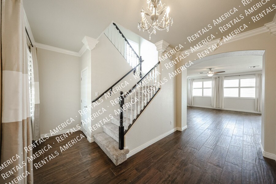 Building Photo - 3920 E Remington Dr