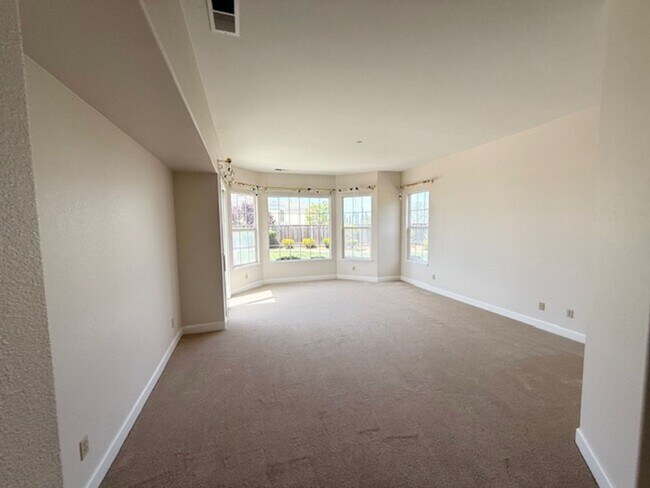 Building Photo - 48401 Costa Mesa Terrace