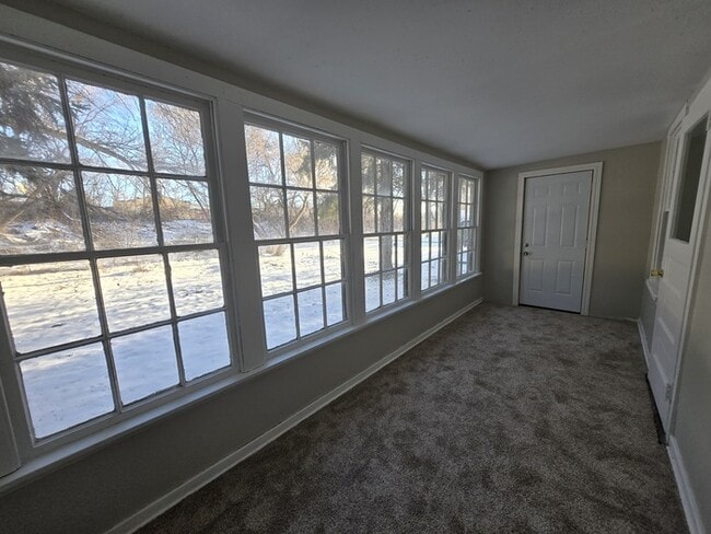 Building Photo - 209 Maple St