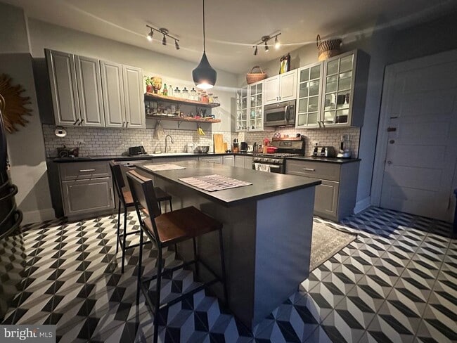 Building Photo - 111 E Gorgas Ln