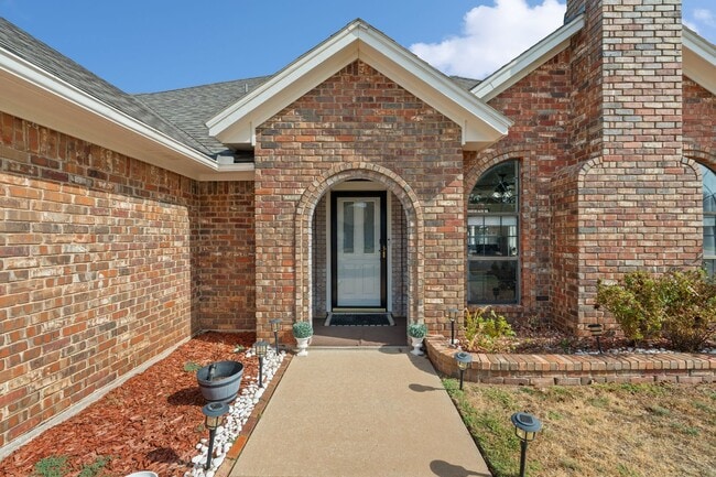 Building Photo - Beautiful 3-Bedroom home!