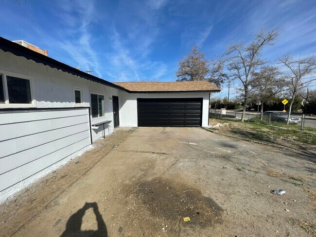 Building Photo - 45409 7th St E