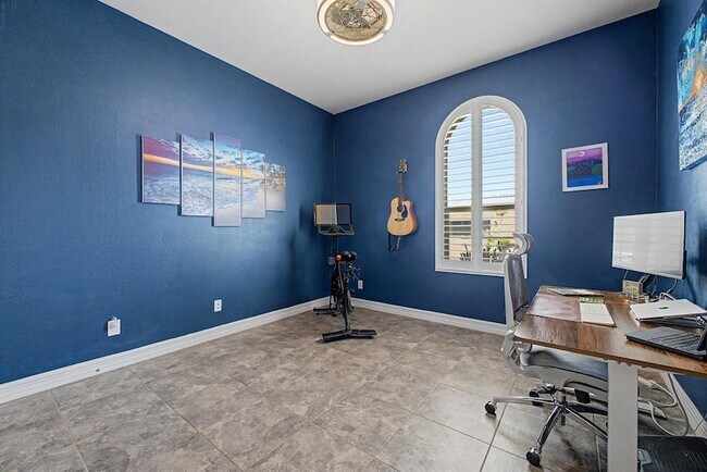 Building Photo - 2327 E Mahogany Pl