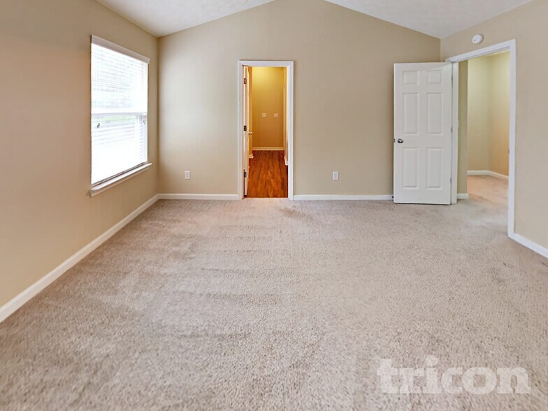 Building Photo - 9453 Lakeview Rd