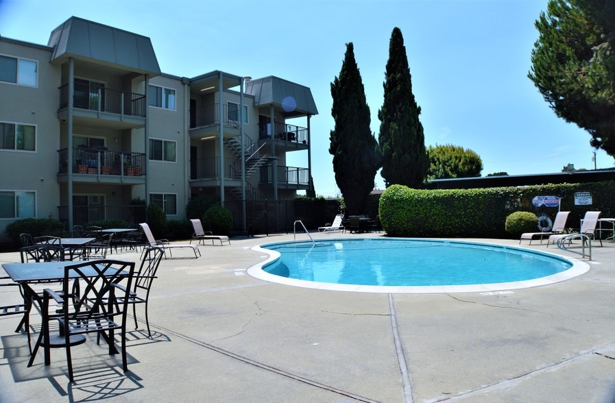 Peppertree Apartments 25355 Cypress Ave Hayward CA 94544 Apartment Finder