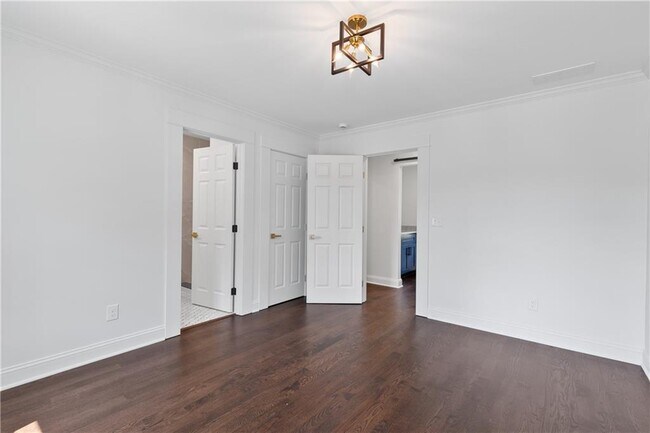 Building Photo - 1296 Hilton Dr