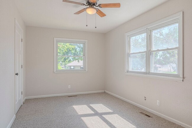 Building Photo - Spacious home for rent!