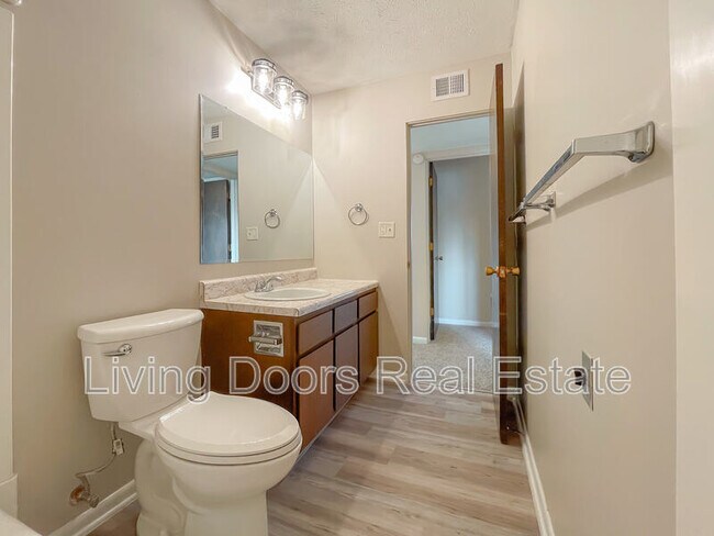 Building Photo - 4711 Gladstone St