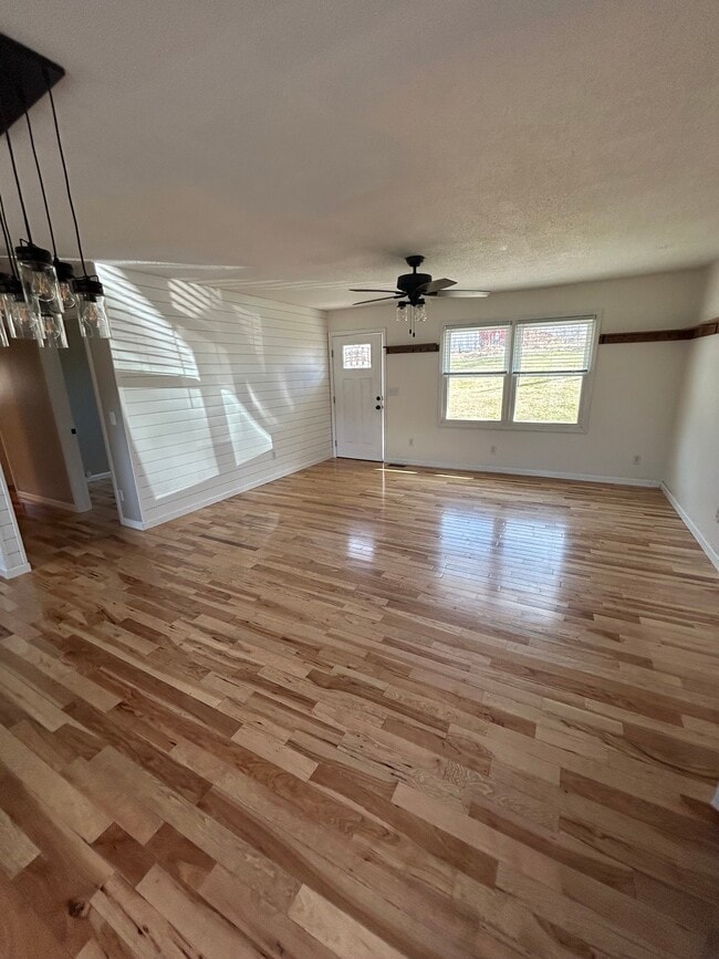 Building Photo - 413 McCarty Hollow Rd