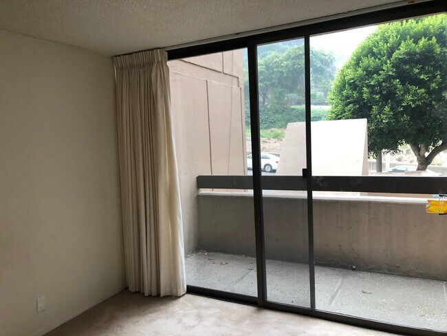 Building Photo - 2055 Sacramento St