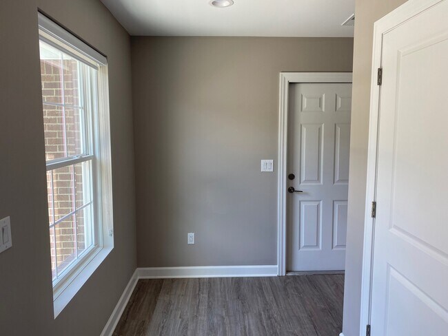 Building Photo - 26600 Orchard Lake Rd