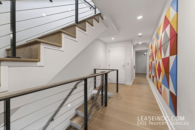 Building Photo - 1332 8th St NW