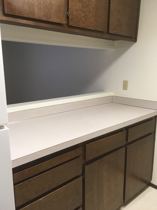 Kitchen counter - 130 Garfield St