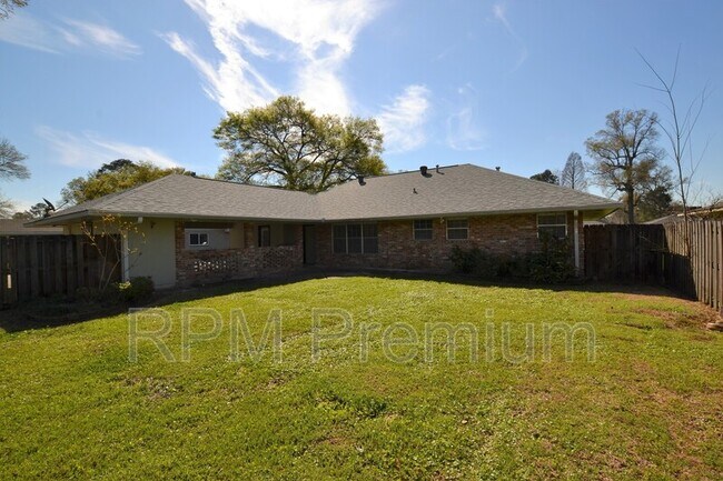 Building Photo - 12299 Sherbrook Dr