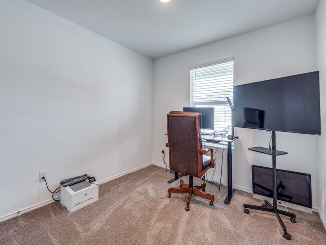 Building Photo - Electric and Gas Included in Rent!!