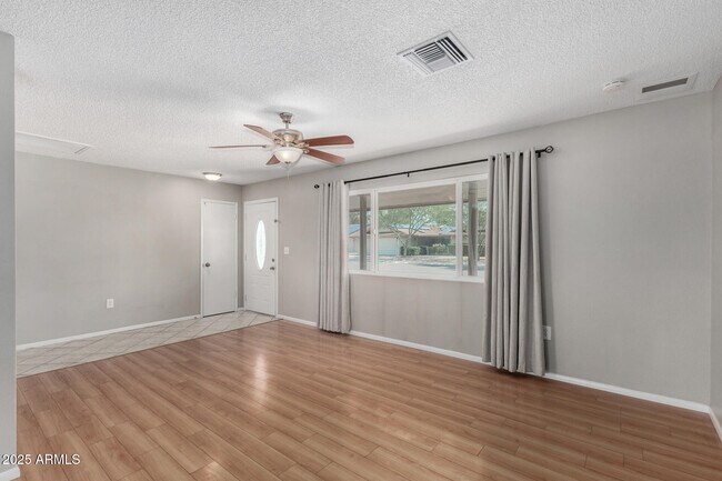 Building Photo - 10216 N 110th Ave