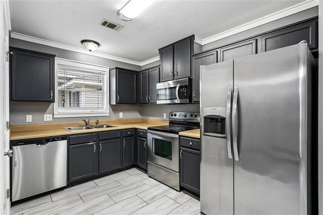 Building Photo - 57400 Oak Ave