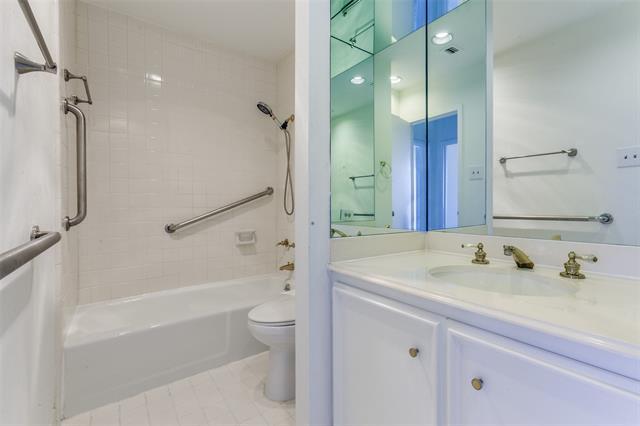 Building Photo - 6335 W Northwest Hwy