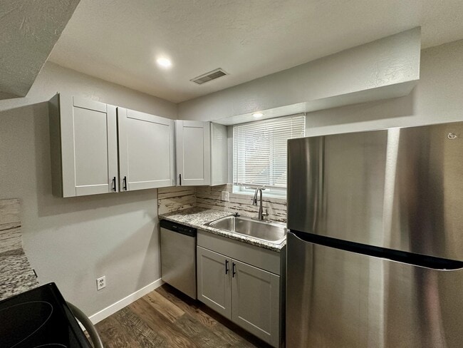 Building Photo - 8324 S Carmen Ct