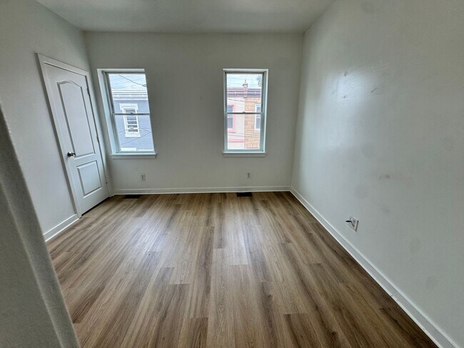 Building Photo - 1238 W Firth St