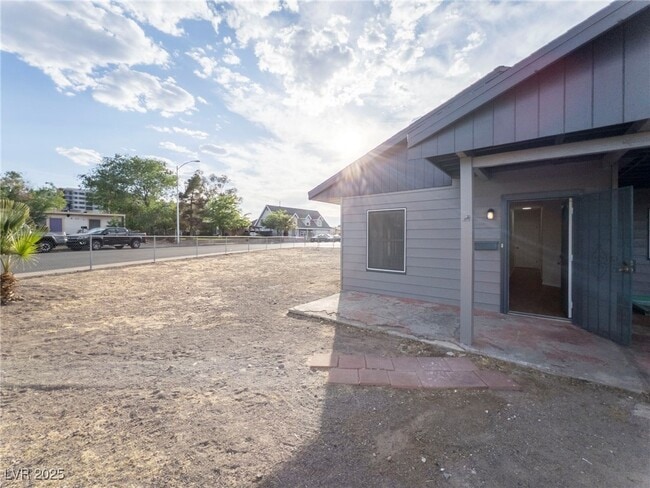 Building Photo - 211 Kansas Ave