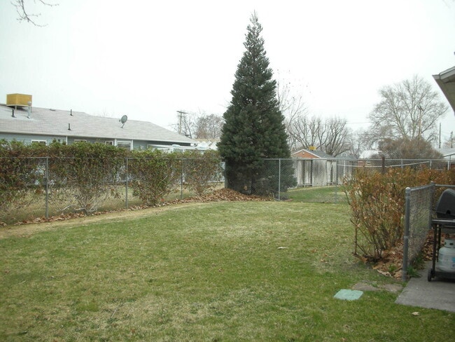 Building Photo - Delightful Home in Desirable Orem Neighbor...