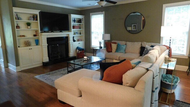 Building Photo - 400 Beaumont Park Cir