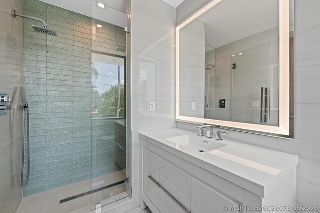 Building Photo - 401 Lido Dr