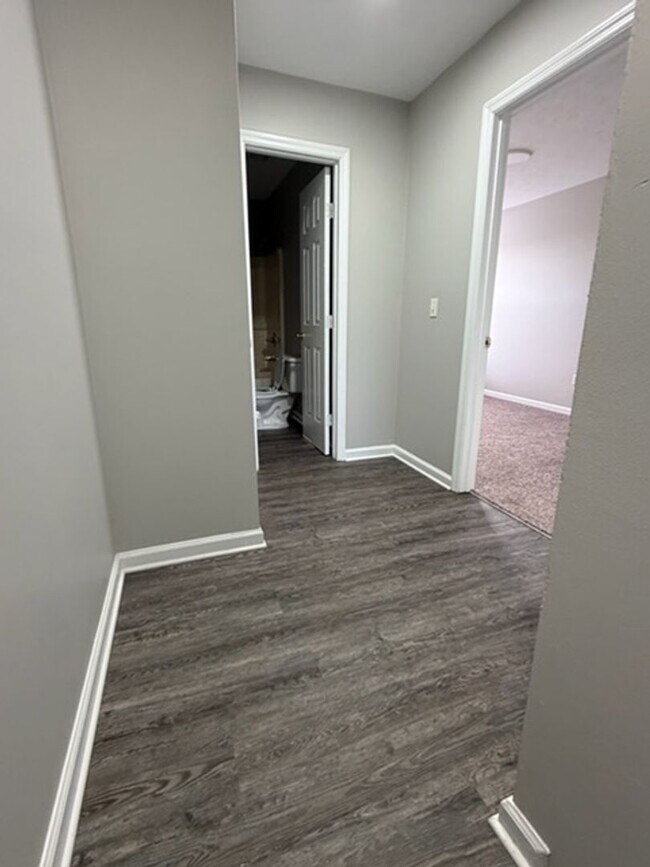 Building Photo - 211 Aqueduct Dr