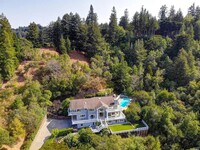 Building Photo - 216 Evergreen Dr