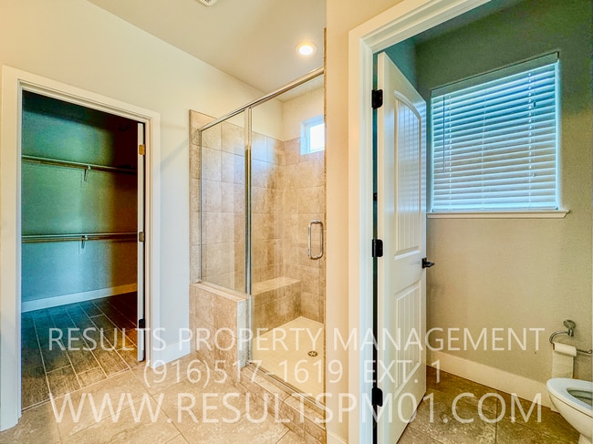 Building Photo - Gorgeous Upgraded 4 Bedroom Home