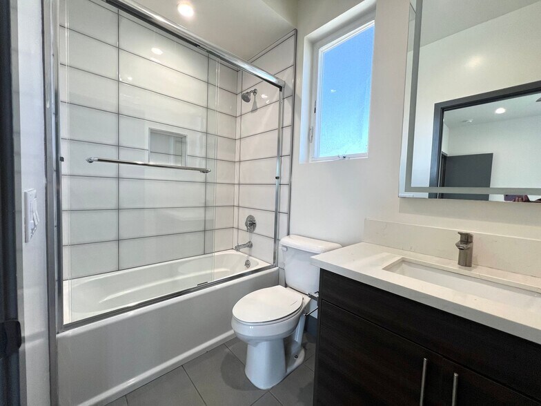 Building Photo - 6437 W 86th Pl