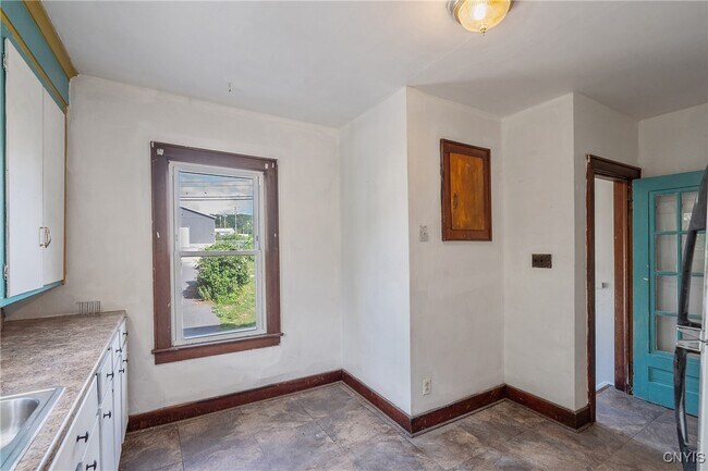 Building Photo - 518 E Brighton Ave